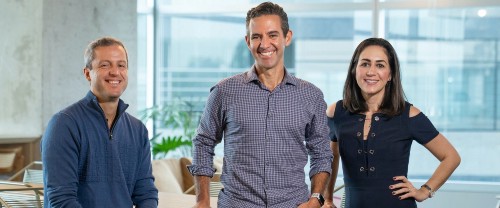 Fernando Miranda, presidente da Easynvest; David Vélez e Cristina Junqueira, fundadores do Nubank (Crédito: Divulgação)